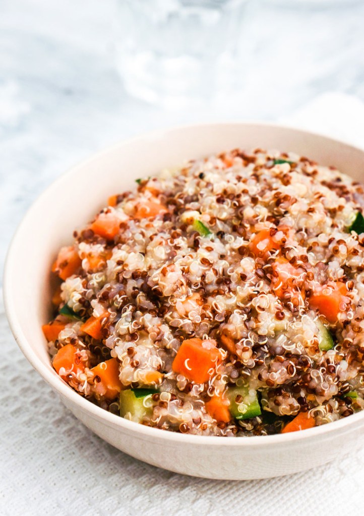 18 receitas proteicas com quinoa para incluir no cardápio