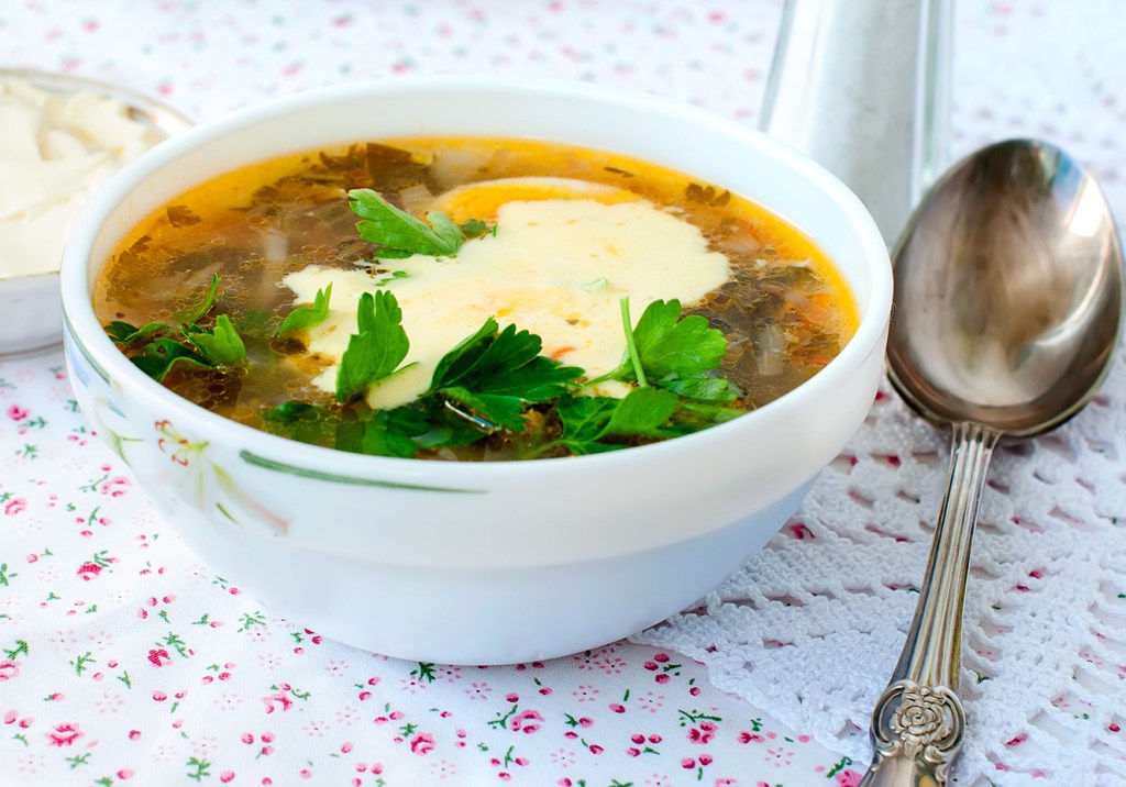 10 receitas de sopas proteicas que ajudam a ganhar massa muscular