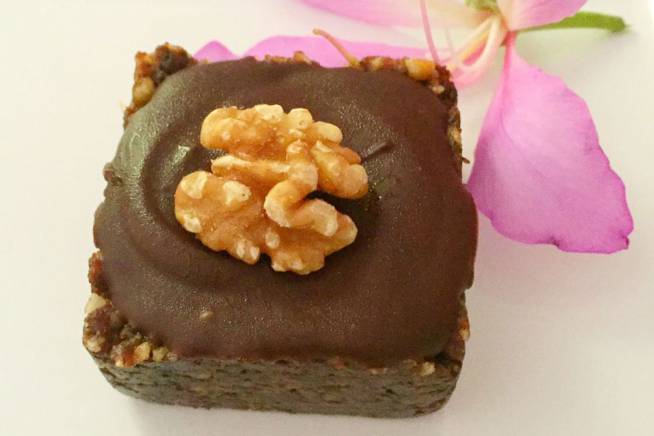 tortinha-vegana-chocolate-nozes 6 receitas veganas e funcionais para você incluir na dieta