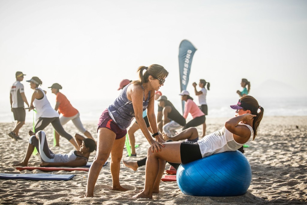 As academias ao ar livre que estão bombando no verão carioca