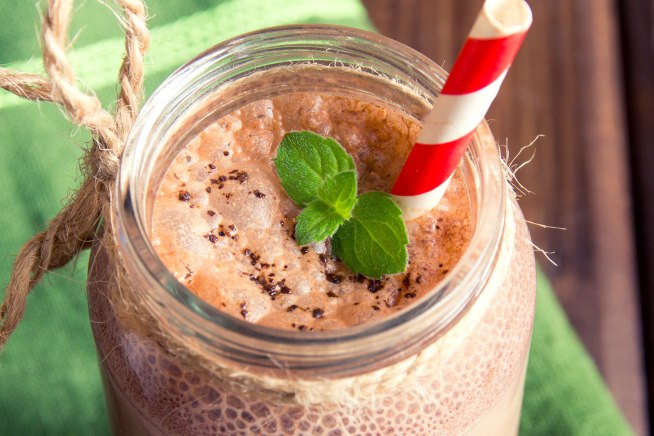 shake-proteico-de-chocolate 13 receitas proteicas para o café da manhã que não incluem ovo