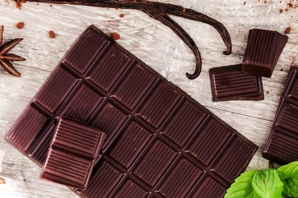 Barra de chocolate amargo e seus benefícios