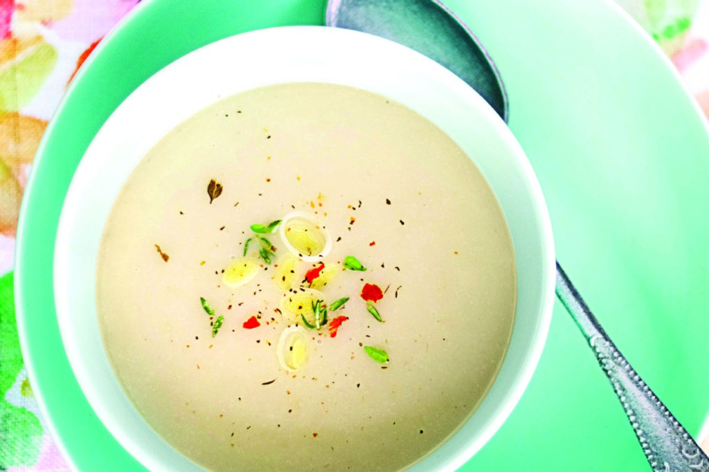 Sopa detox: 2 receitas gostosas que ajudam a desintoxicar o corpo