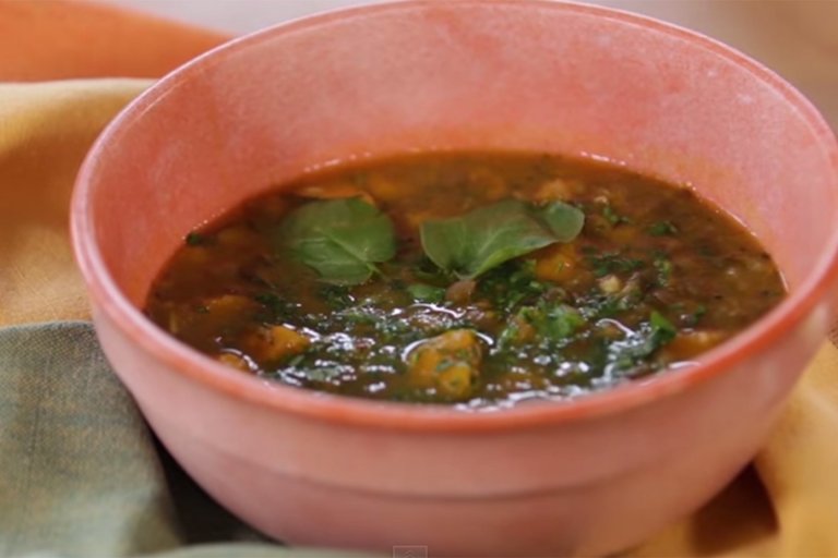10 receitas de sopas proteicas que ajudam a ganhar massa muscular