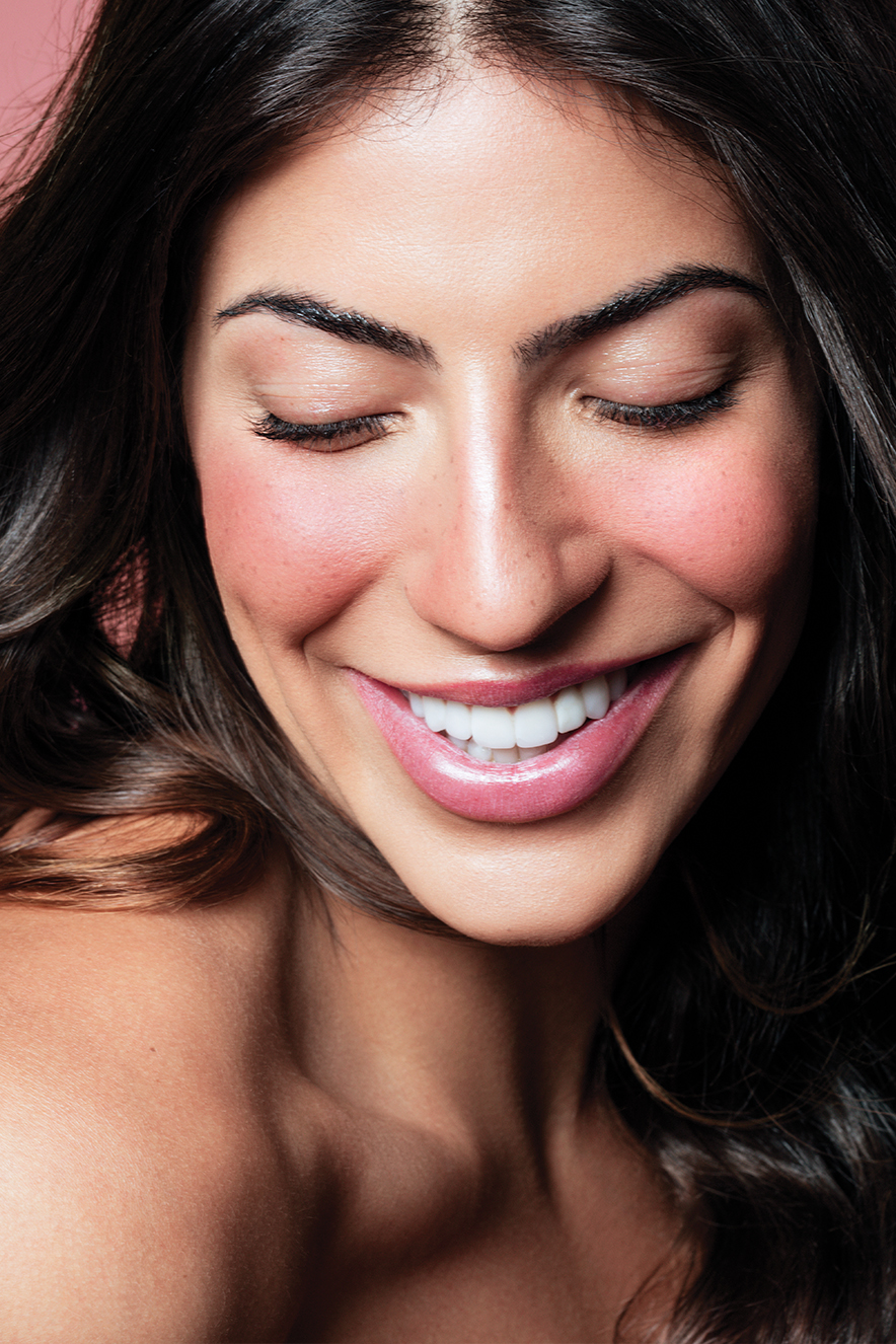 Aprenda a colocar o pink millennial no make com 4 influenciadoras