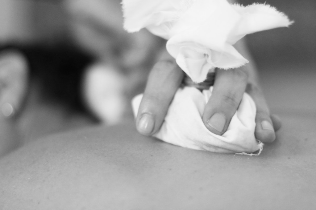 Conheça os benefícios da massagem com pindas chinesas