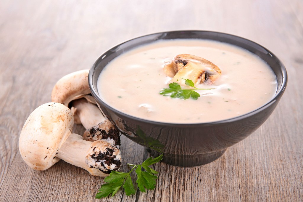 sopa-de-cogumelo Como incluir mais proteína no seu cardápio diário