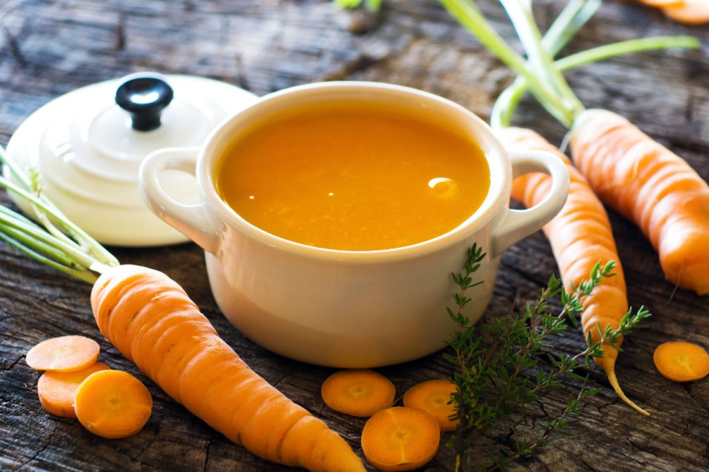 sopa-de-cenoura Imunidade e alimentação: nutricionista responde dúvidas