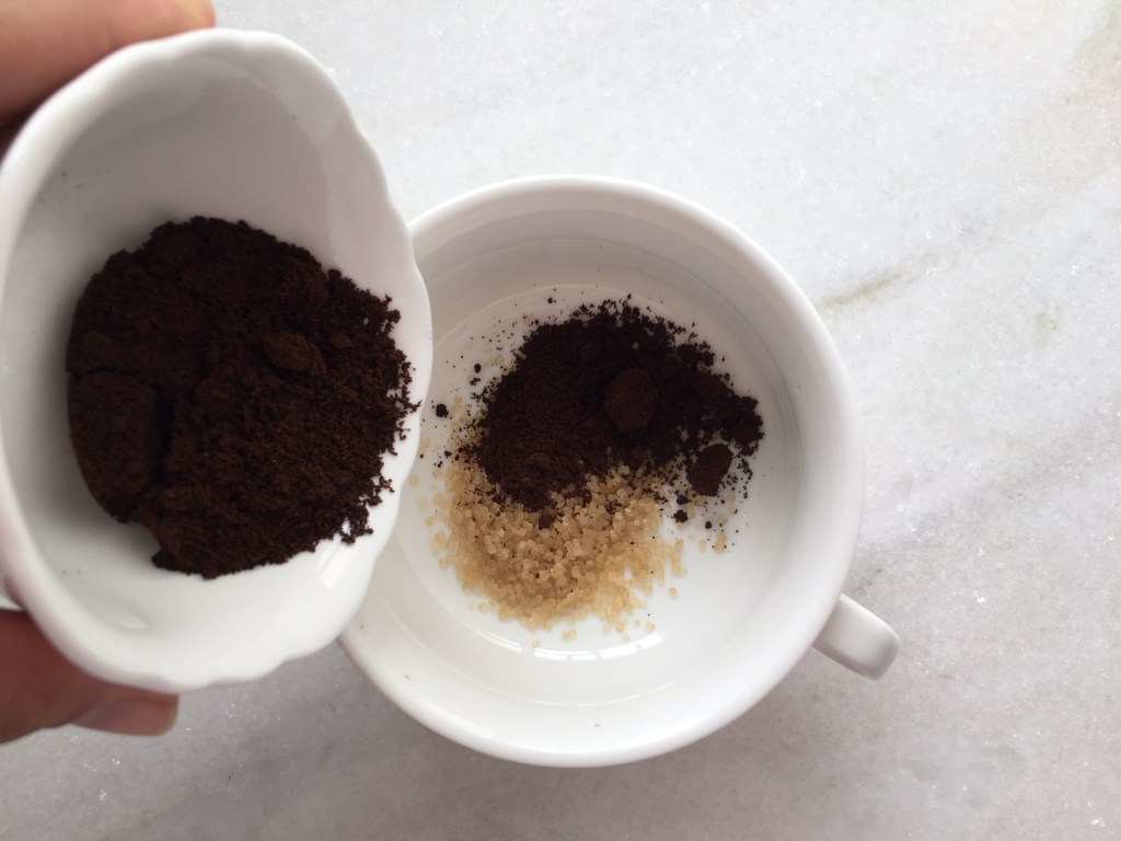 Como fazer esfoliante de café com açúcar Plastic Free July: dicas para consumir menos plástico na rotina de beleza