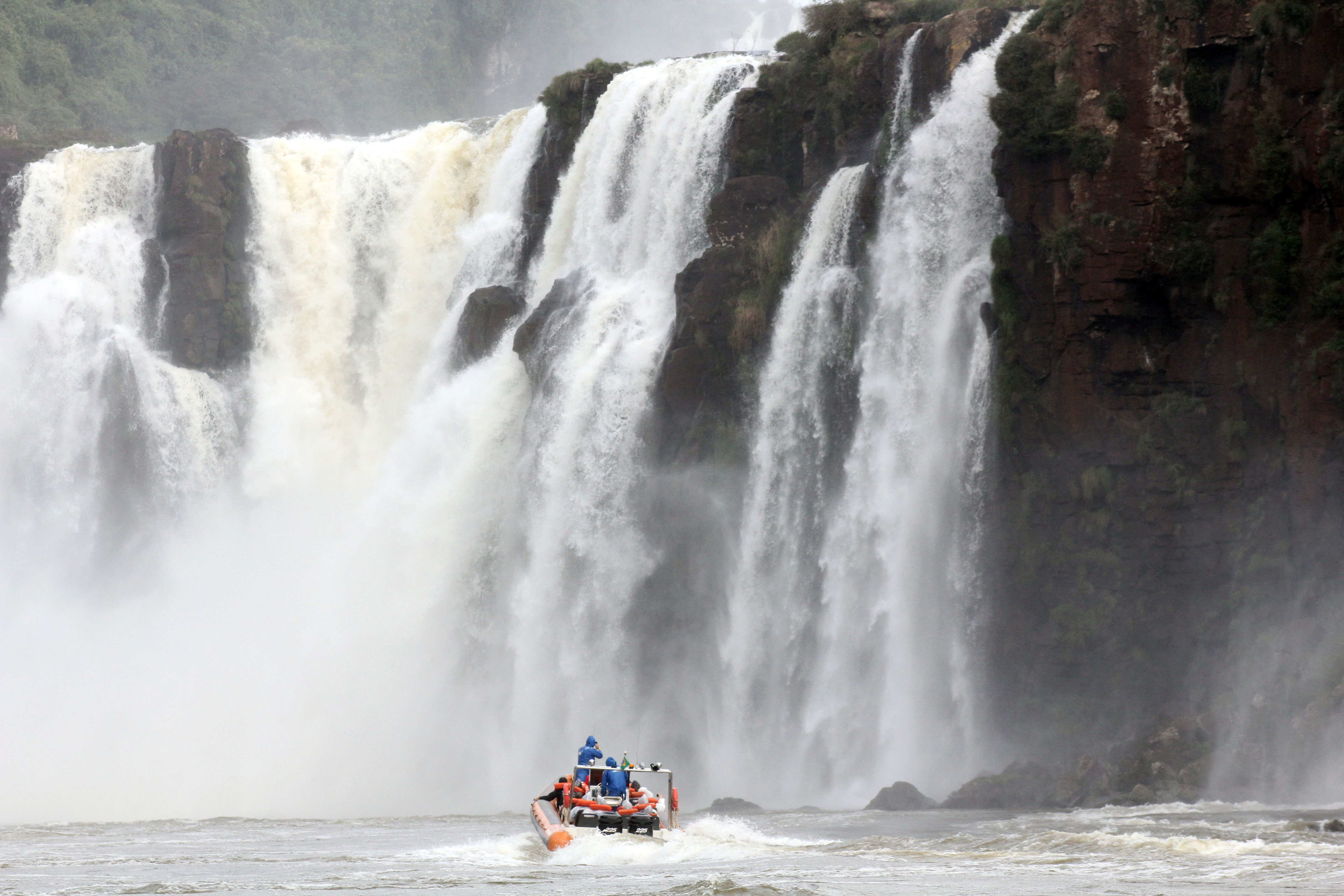 Cacá Filippini em Macuco Safari pelas cataratas do Iguaçu
