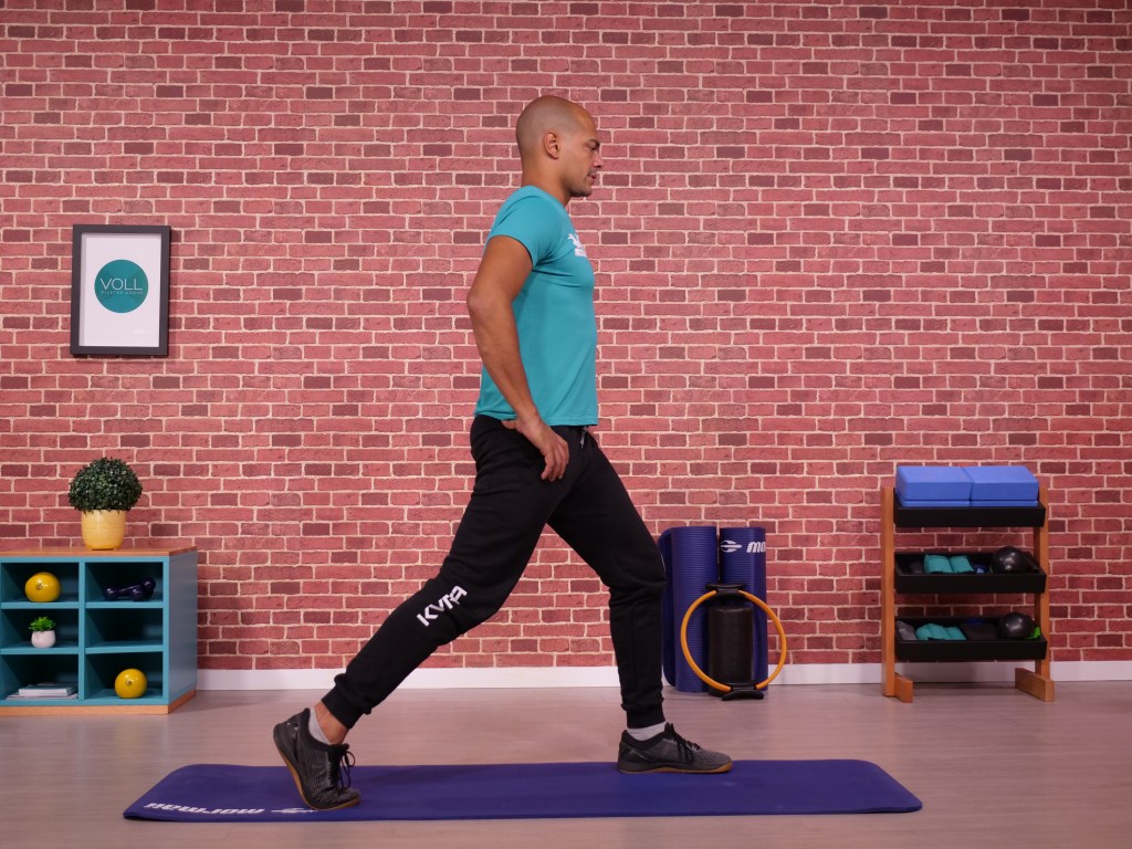 afundo – início Pra ficar bem hoje: treino simples para acabar com a dor na lombar