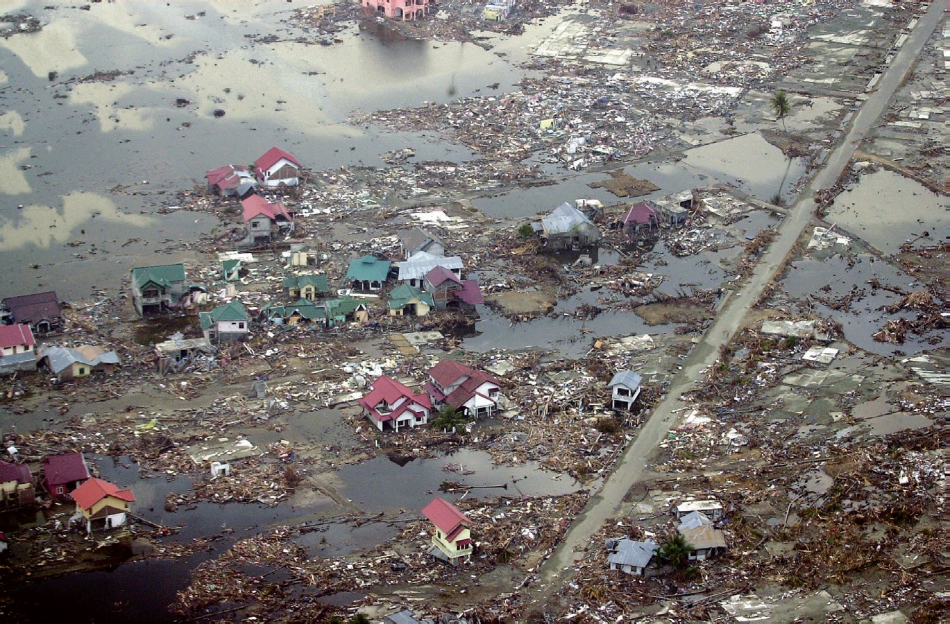 21 декабря 2004. Суматра ЦУНАМИ 2004. Суматра (Индонезия), 24 декабря 2004 года. Землетрясение в Тайланде 2004. Таиланд катастрофа 2004 ЦУНАМИ.