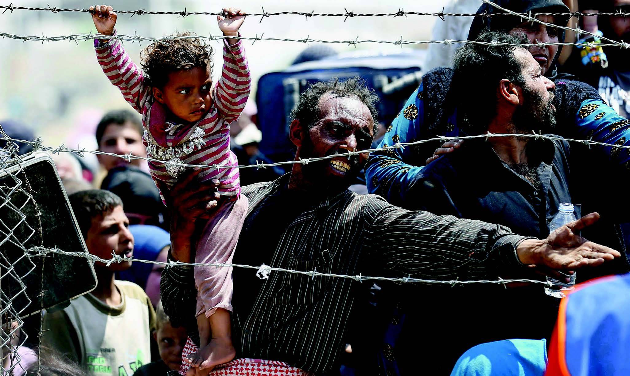 Refugiados em acampamento na fronteira entre a Síria e a Turquia