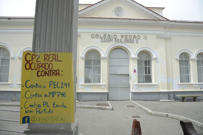 escola-ocupada-dom-pedro-ii Rio de Janeiro - Estudantes do Colégio Pedro II, ocupam a unidade de Realengo, na zona oeste da capital fluminense (Tomaz Silva/Agência Brasil)