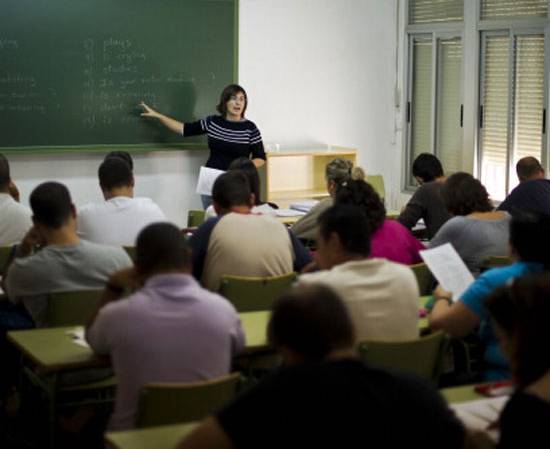 professor-univ-2013-g.jpg IFMS abre inscrições para especialização em Docência