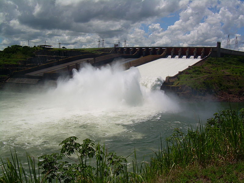 Usina hidrelétrica de Itaipu, localizada no Rio Paraná
