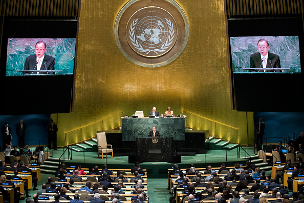 O secretário-geral da ONU, Ban Ki-moon discursa na sede da organização, em Nova York, durante a abertura da Assembleia Geral da ONU, em setembro de 2016 (foto: Drew Angerer/Getty Images)