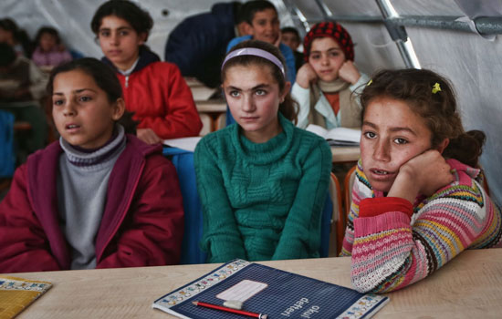 criancas-sirias-escola-barracao