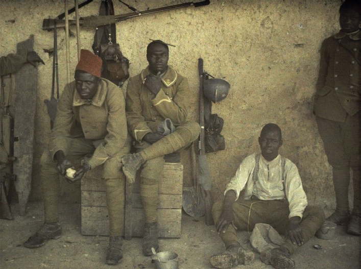 Grupo de soldados do Senegal, então colônia francesa, na Áustria (foto: worldwaronecolorphotos.com)