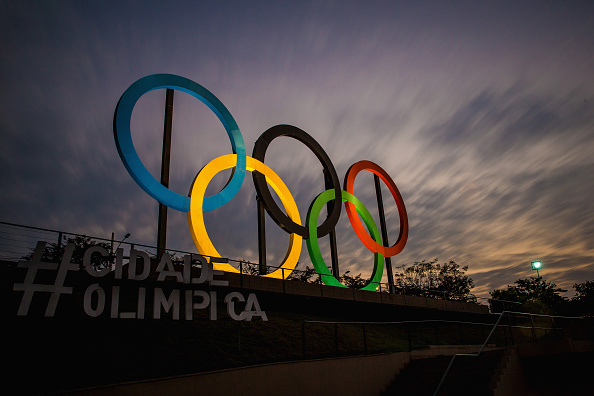 Instalação com os anéis olímpicos no Parque Madureira, no Rio de Janeiro (Buda Mendes/Getty Images)