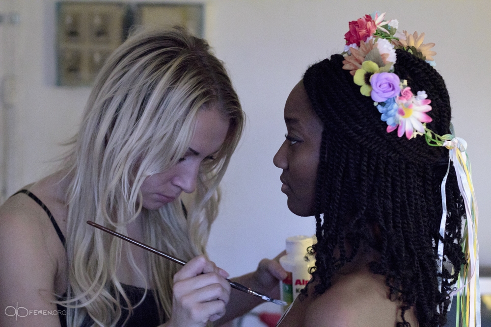 Feministas de topless: o movimento Femen pode cair no vestibular?