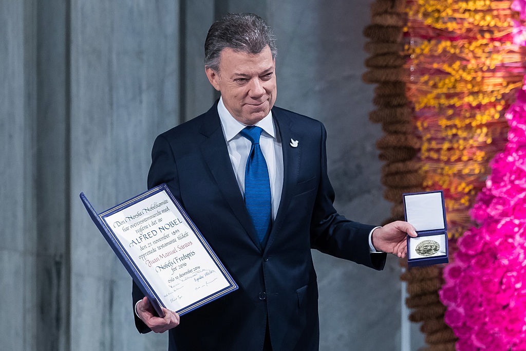 O presidente da Colômbia, Juan Manuel Santos, recebe o Prêmio Nobel da Paz, em Oslo, na Noruega, em 10 de dezembro (foto: Nigel Waldron/ Getty Images)