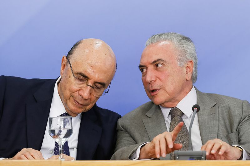 O ministro da Fazenda, Henrique Meirelles, e o presidente Michel Temer durante anuncio do pacote de medidas econômicas (foto: Beto Barata/Agência Brasil)
