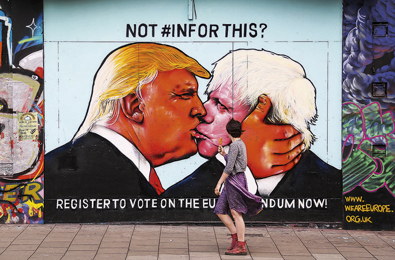 Grafite em Bristol, no Reino Unido, ilustra o presidente dos EUA, Donald Trump (à esq.), e o deputado conservador Boris Johnson, um dos líderes do Brexit