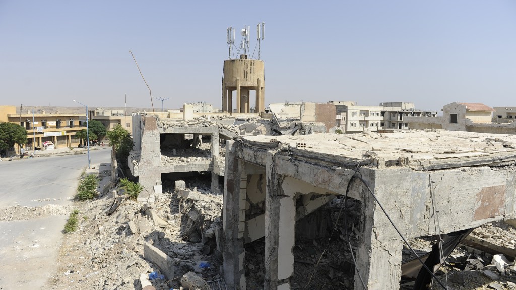 A cidade de Jarablus, na Síria, destruída após ataques do Estado Islâmico, em 2016