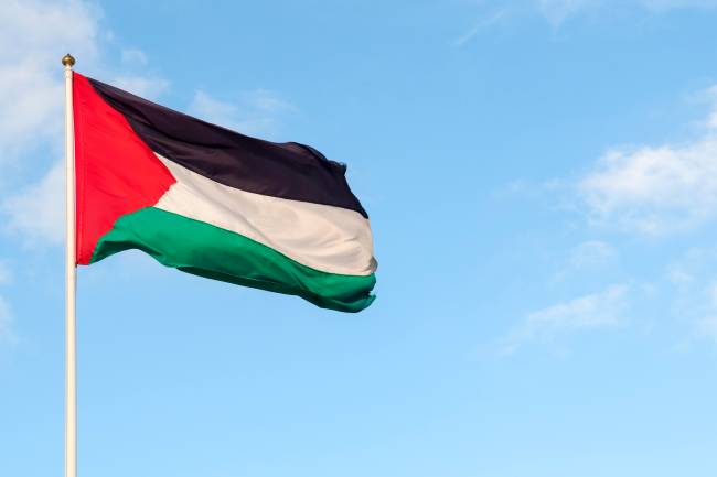 bandeira Palestina Maduro é reeleito em eleição questionada pela oposição; veja notícias