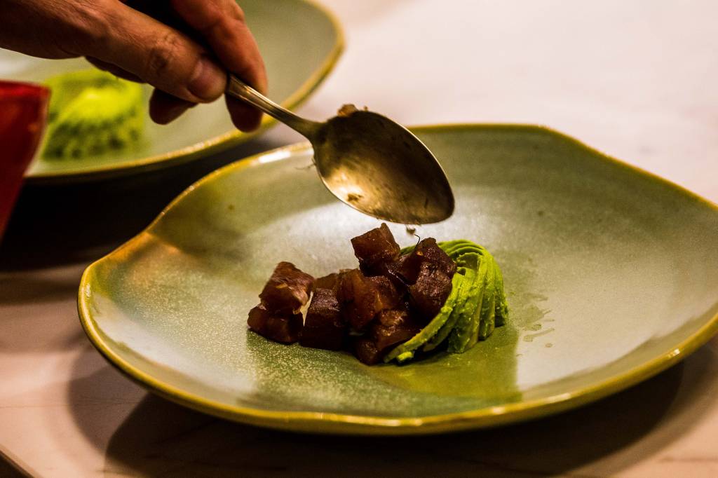 Atum com avocado, azeite de chilli e vinagre de manga italianos da Oil&Vinegar – foto Dionathan Santos IMG_7297