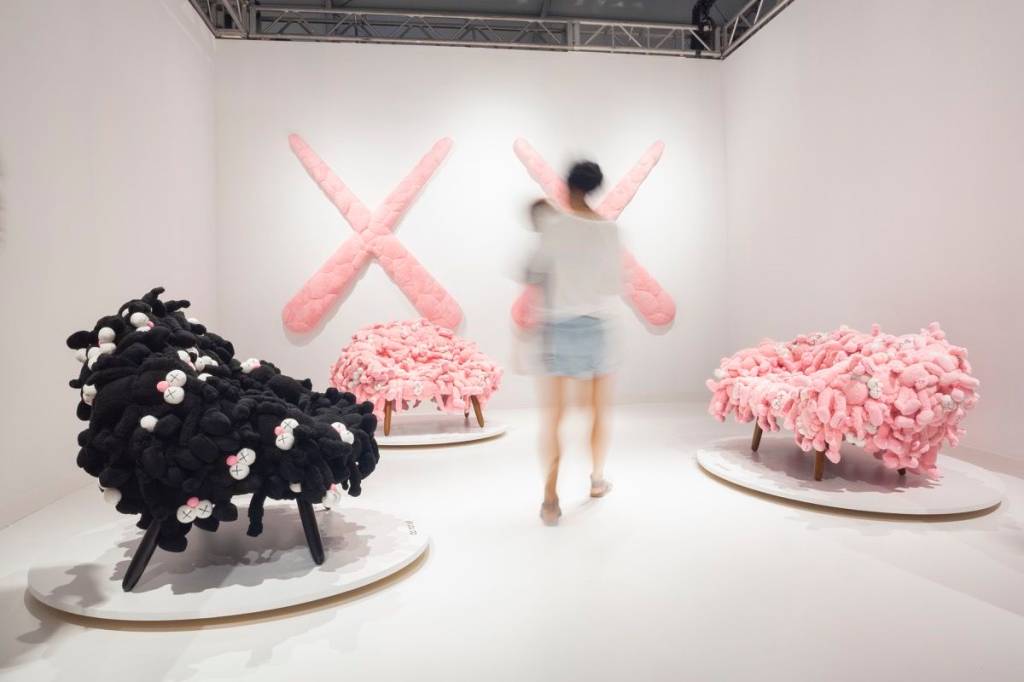 campana kaws