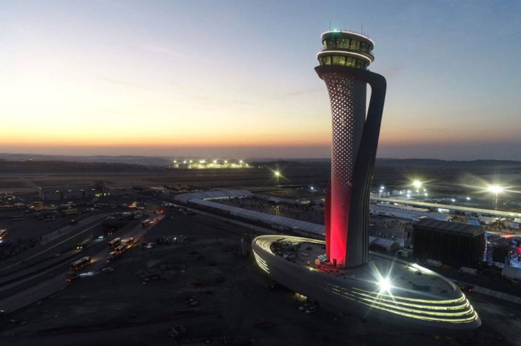 AECOM-pininfarina-air-traffic-control-tower-new-istanbul-airport-designboom-01