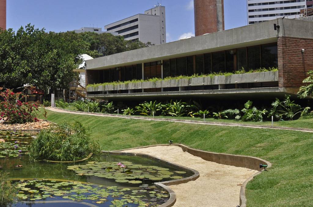 03-Esdras-Guimarães-1991-Jardim-Burle-Marx-cópia_Edited